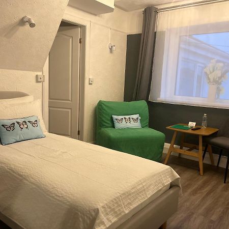Orient B&B ホーリーヘッド エクステリア 写真