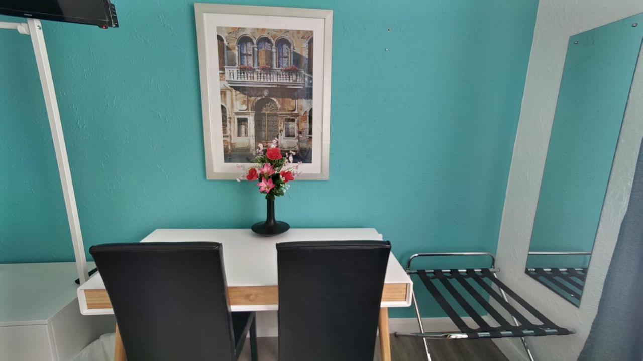 Orient B&B ホーリーヘッド エクステリア 写真